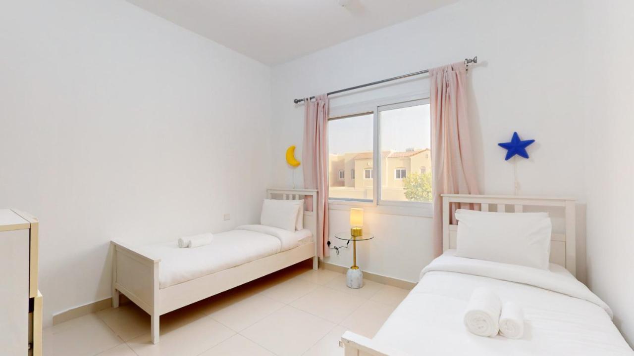 Bella Casa At Serena - Peaceful Three Bed Villa ドバイ エクステリア 写真