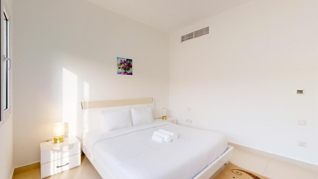 Bella Casa At Serena - Peaceful Three Bed Villa ドバイ エクステリア 写真