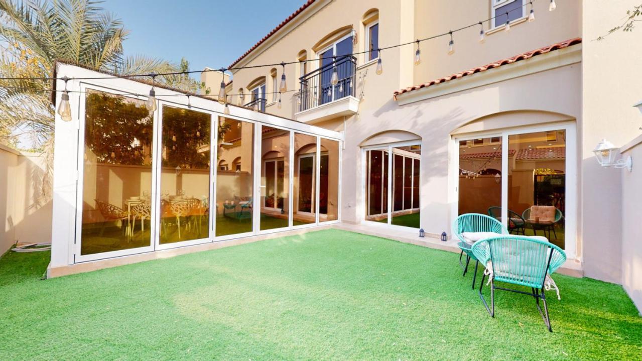 Bella Casa At Serena - Peaceful Three Bed Villa ドバイ エクステリア 写真
